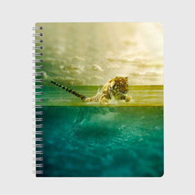 Тетрадь с принтом Тигр жизнь ПИ во Владимире, 100% бумага | 48 листов, плотность листов — 60 г/м2, плотность картонной обложки — 250 г/м2. Листы скреплены сбоку удобной пружинной спиралью. Уголки страниц и обложки скругленные. Цвет линий — светло-серый
 | Тематика изображения на принте: амурский | бенгальский тигр | брызги | вода | дикий | животное | звере | зверь | капли | кот | кошка | море | небо | океан | полосатый | тигрица | усатый | уссурийский | хвост | хищник | царь